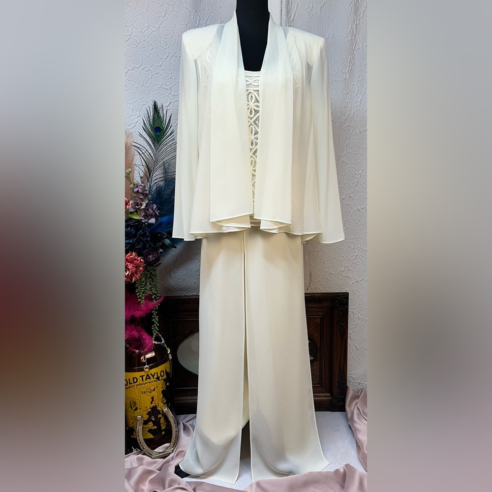R&M Richards 3PC. Embroidered Cream Pantsuit with Jacket (14) ‼️NWT‼️